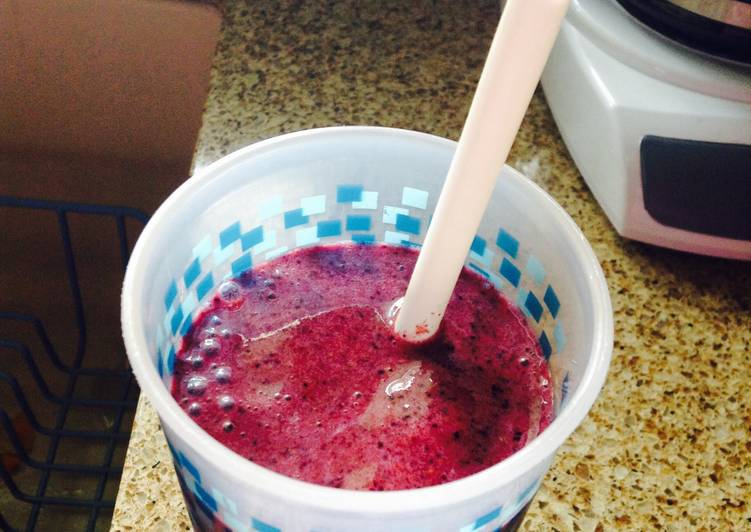 How to Prepare Homemade Blueberry Smoothie