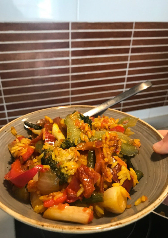 Una foto de Paella de verduras