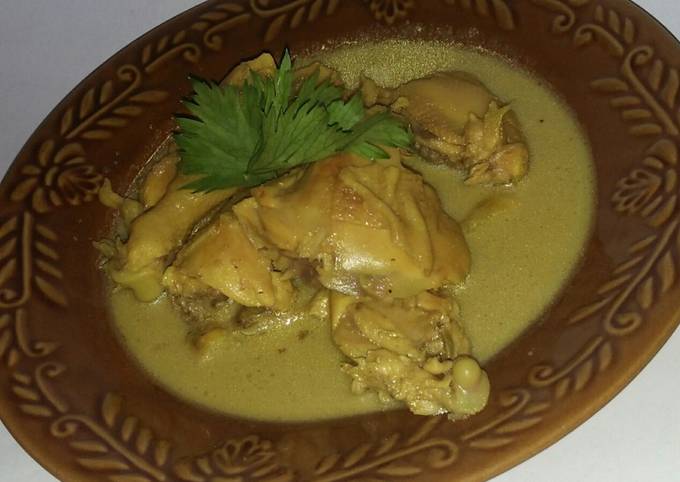 Opor Ayam Bumbu Kuning