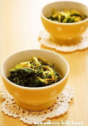 A picture of Mizuna Greens with Sesame Seeds.