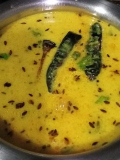 રાજસ્થાની કઢી (Rajasthani Kadhi Recipe In Gujarati) રેસીપી મુખ્ય ફોટો