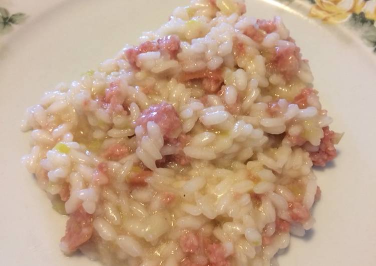 Risoto de linguiça blumenau e alho poró Receita por Cecilia Pavan - Cookpad