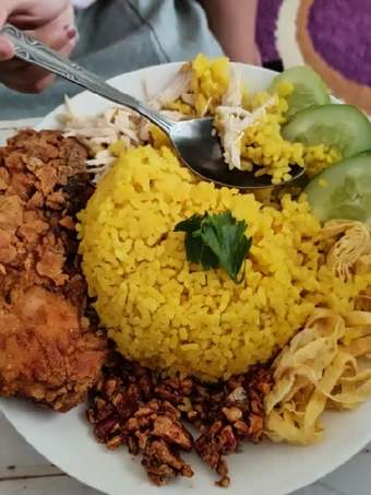 Langkah Gampang Menyiapkan Resep  Nasi Kuning sederhana yang Lezat, Bikin Ketagihan