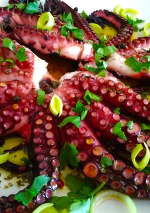 A picture of Baked Octopus with Oil and Vinegar 🦑.