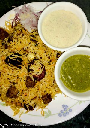 वेज बिरयानी विद सोया चॉप (Veg biryani with soya chap recipe in hindi) रेसिपी मुख्य फोटो