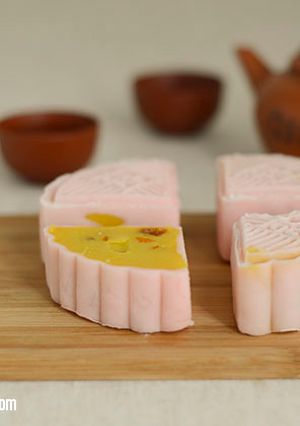 冰皮玉米蓮蓉月餅 的食譜成品照片
