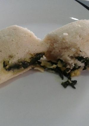 Una foto de Tamales de espinacas con queso