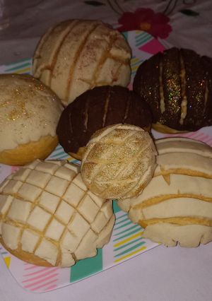 Una foto de Conchas blancas y de chocolate