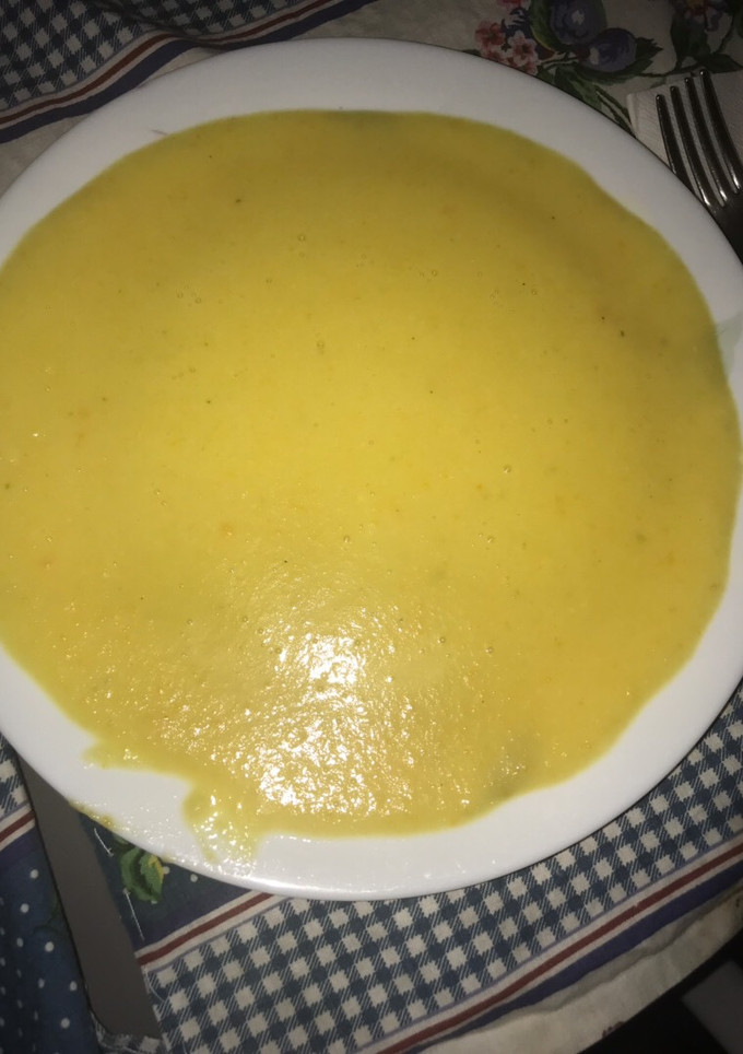 Una foto de Puré de calabacín/crema de calabacín