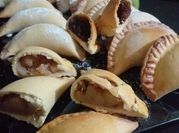 Una foto de masa para empanadas de pera