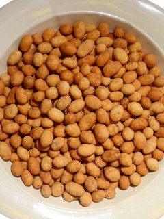 A picture of Coated Peanuts.