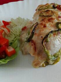 Una foto de Merluza rellena de tortilla de gambas
