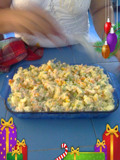 Una foto de Ensalada de gallina o Pollo para navidad!