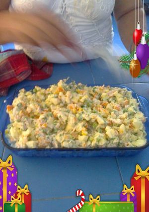 Una foto de Ensalada de gallina o Pollo para navidad!