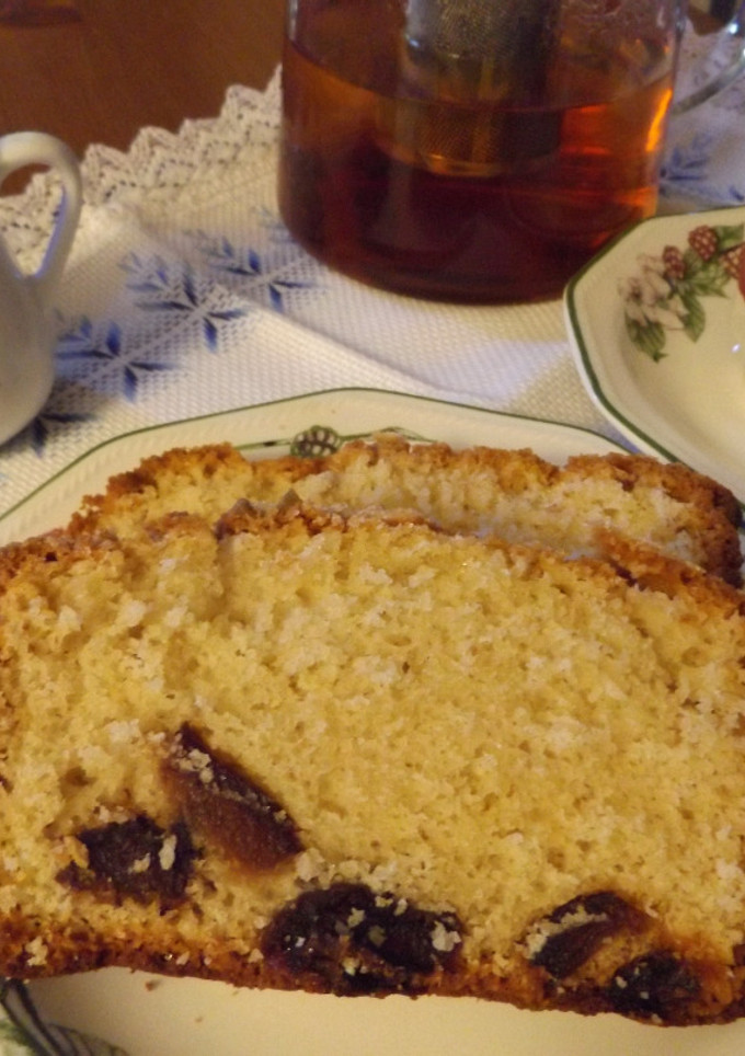 Una foto de Plum-cake con dátiles y pistachos