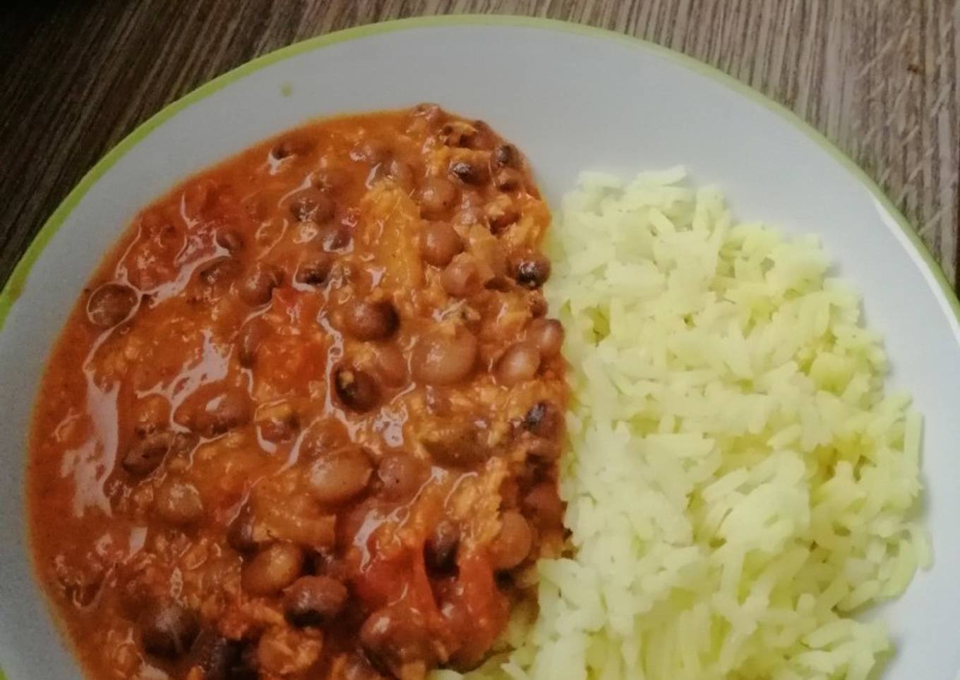 Coconut curry pigeon peas (mbaazi)with turmeric rice