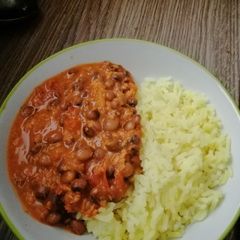 A picture of Coconut curry pigeon peas (mbaazi)with turmeric rice.