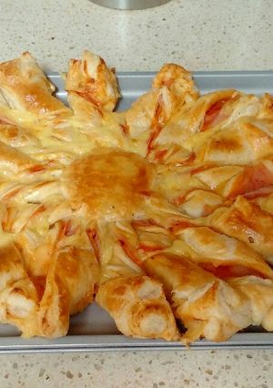 Una foto de Hojaldre de jamón york y queso