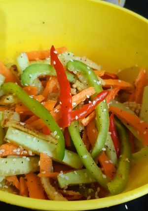 A picture of Chinese Salad.