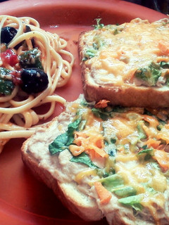 A picture of Zombiemommas tuna meltys.