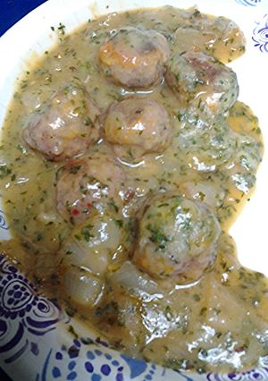 A picture of Cheesy sausageball onion casserole.