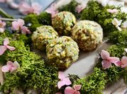 Una foto de trufas con chocolate blanco