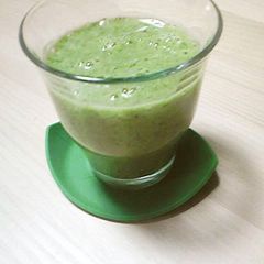 Easy to Drink! Banana and Komatsuna Smoothie A picture of Easy to Drink! Banana and Komatsuna Smoothie.