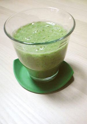 A picture of Easy to Drink! Banana and Komatsuna Smoothie.