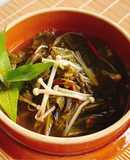 Canh dưa chua nấm kim châm
