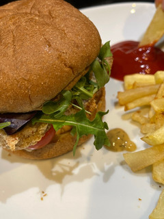 Una foto de 🍔HAMBURGUESAS DE PESCADO 🐟