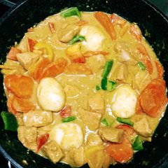 A picture of chicken curry.