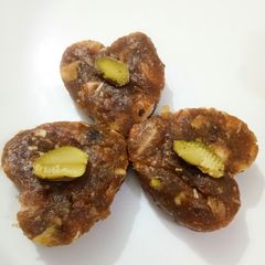 A picture of Khajur Anjeer Burfi In Heart Shape.