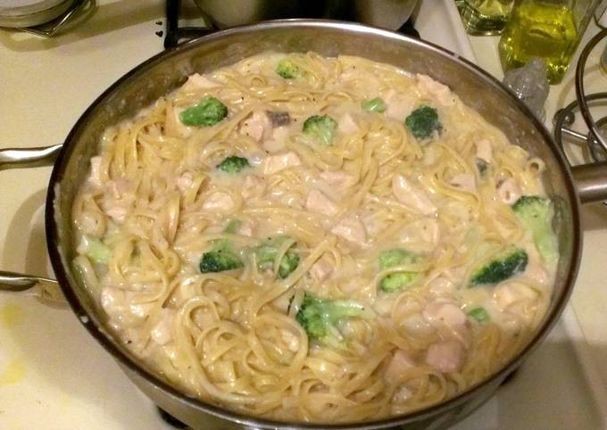 Steps to Prepare Super Quick Homemade Chicken &amp; Broccoli Alfredo