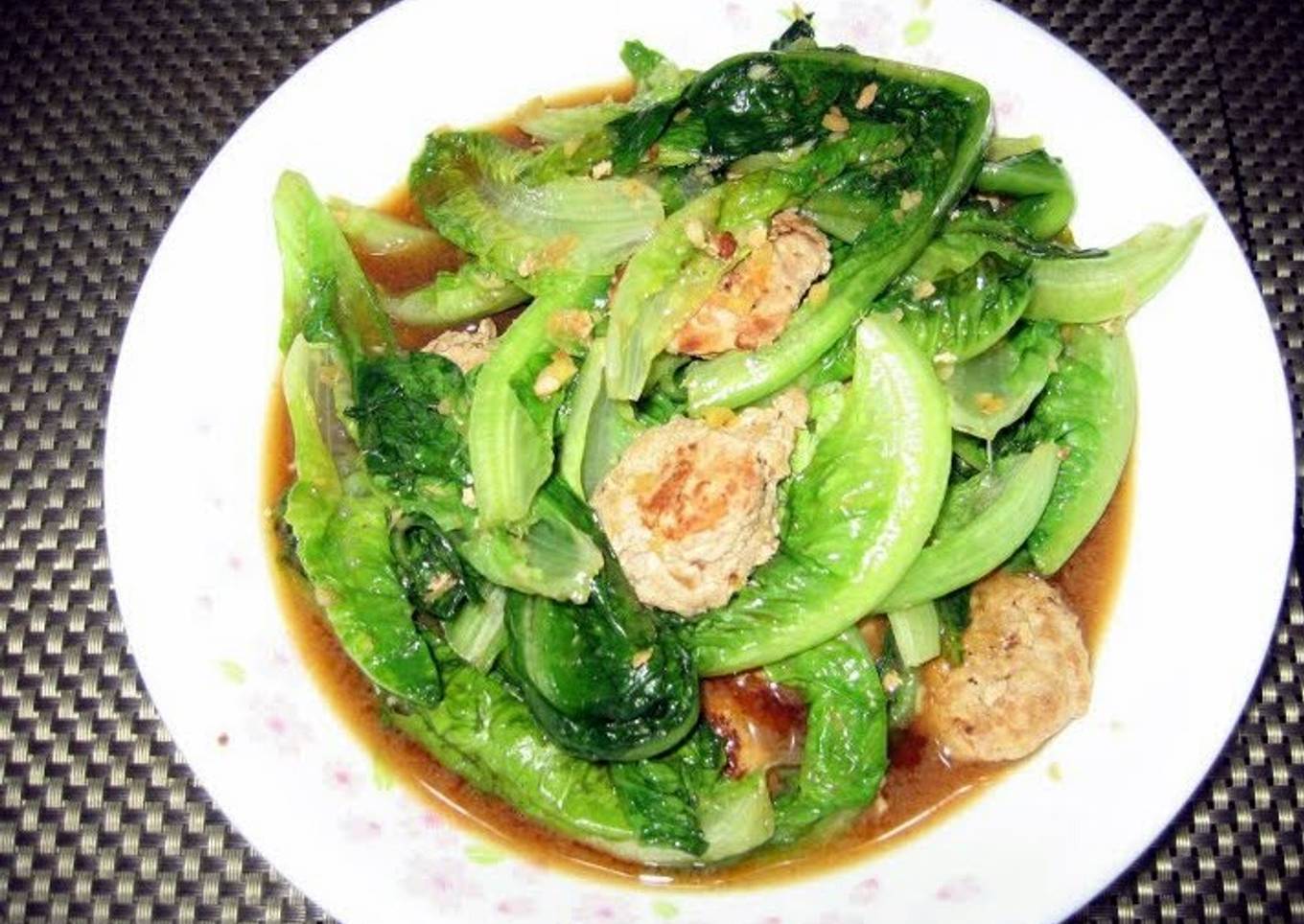 Meatball With Romania Salad