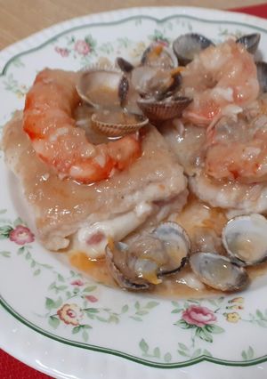 Foto principal de Merluza rellena en salsa de berberechos