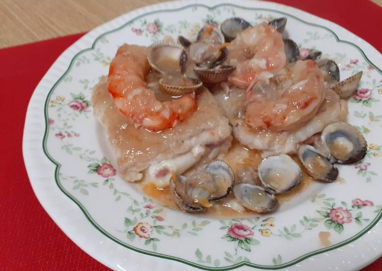 Merluza rellena en salsa de berberechos