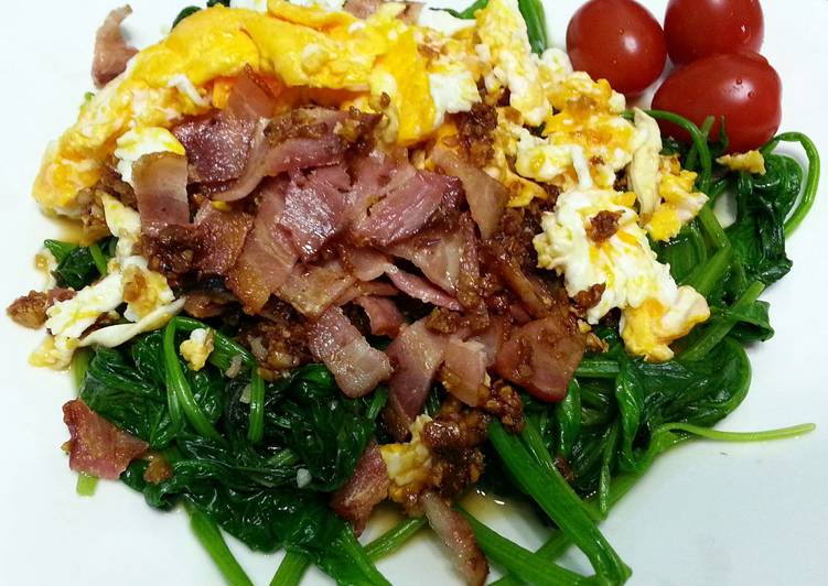 LG CRISPY BACON AND EGGS ON SPINACH