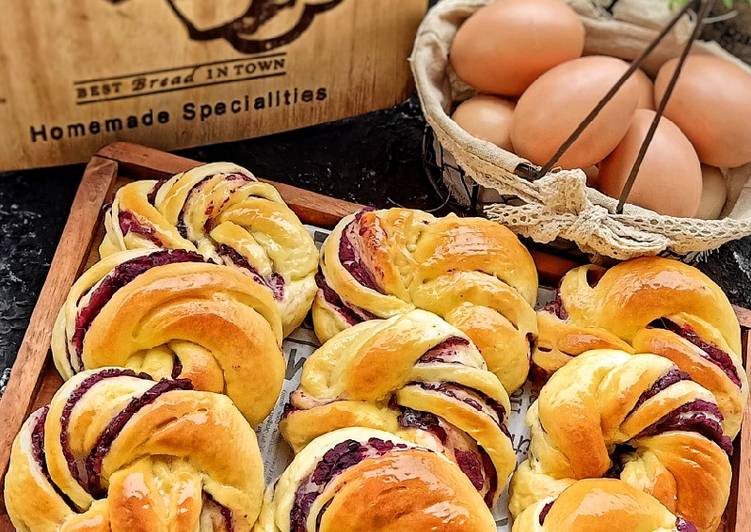 Bagaimana Menyiapkan Purple Sweet Potato Bread(Roti Ubi Ungu) yang Bikin Ngiler