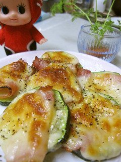 A picture of Baked Zucchini with Bacon and Cheese.