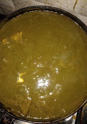 A picture of Palak paneer.