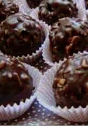 صورة لوصفة قاطو الفريروشي 🍫 بزااااف بنين 😋
