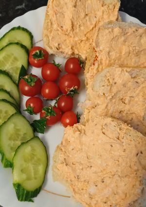 A picture of Cottage cheese spread.