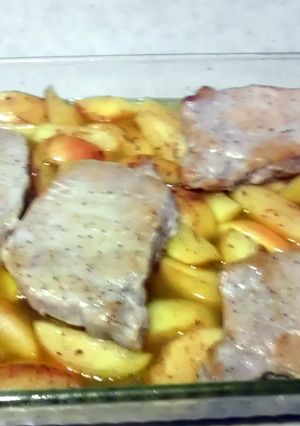 A picture of Baked apple cinnamon pork chops.