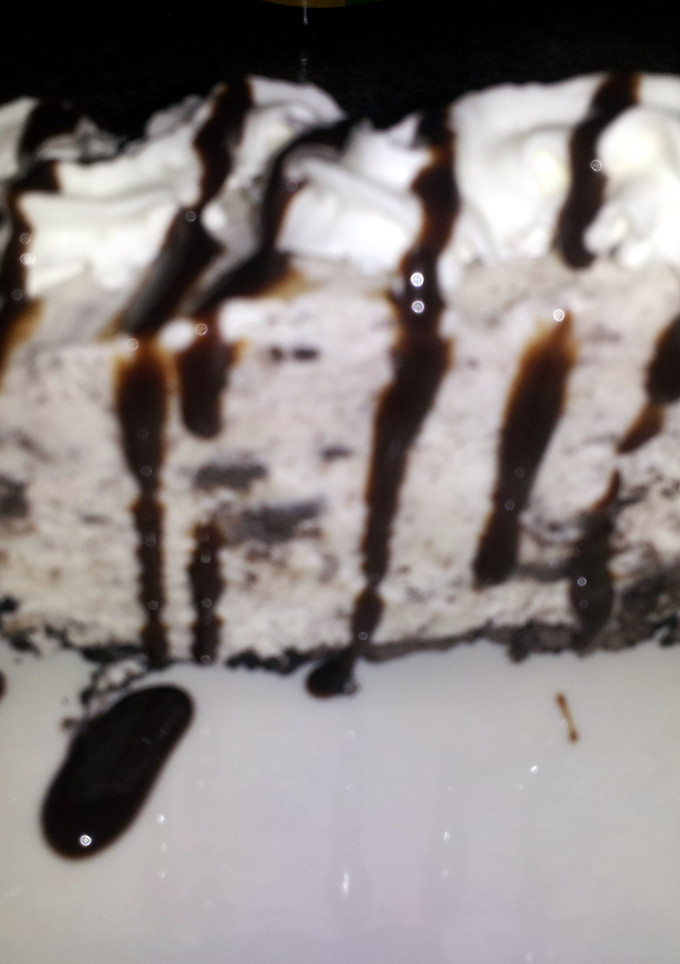 A picture of Oreo Cookie Ice Cream pie.