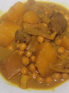 Una foto de Cocido de ternera y apio en olla de cocción lenta