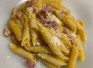 Foto di Pennette Pancetta, Pomodorini Gialli e Pecorino (Carbonara Finta)