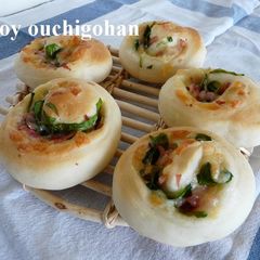 A picture of Bacon, Spinach, and Cheese Rolls.