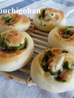 A picture of Bacon, Spinach, and Cheese Rolls.
