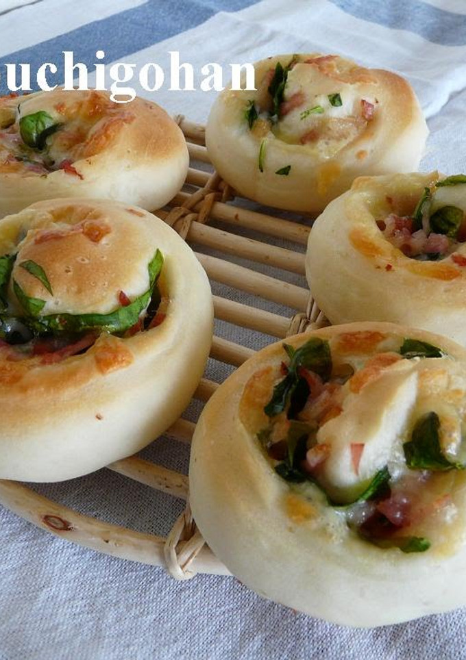 A picture of Bacon, Spinach, and Cheese Rolls.
