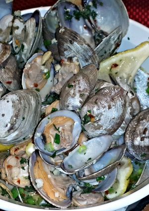 A picture of Steamed Manila Clams with Garlic & White Wine.